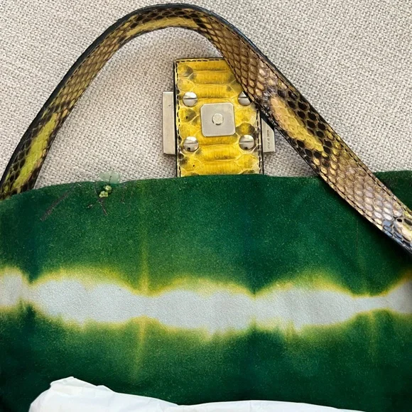 Fendi Baguette - Picture 5 of 7
